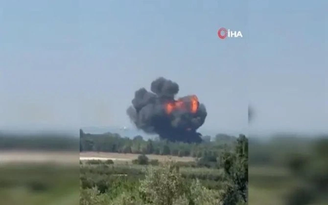 Türkiyədə F-16 qəzaya uğrayıb, pilot sağ qalıb - VİDEO