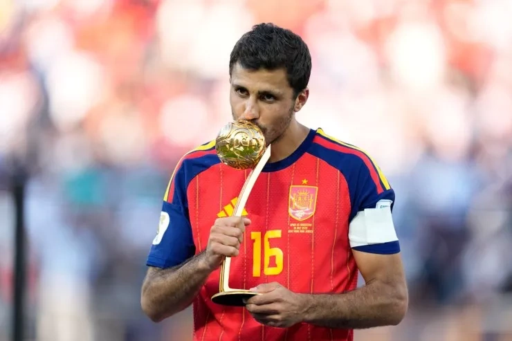 Rodri dünya çempionatının ən yaxşı futbolçusu seçildi