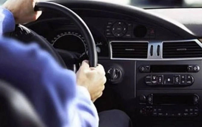 Sükan arxasında infarkt keçirən sürücü qəza törətdi