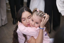 Leyla Əliyeva, Arzu Əliyeva və Alena Əliyeva xüsusi qayğıya ehtiyacı olan uşaqlar üçün təşkil olunan bayram şənliyində iştirak ediblər - FOTO