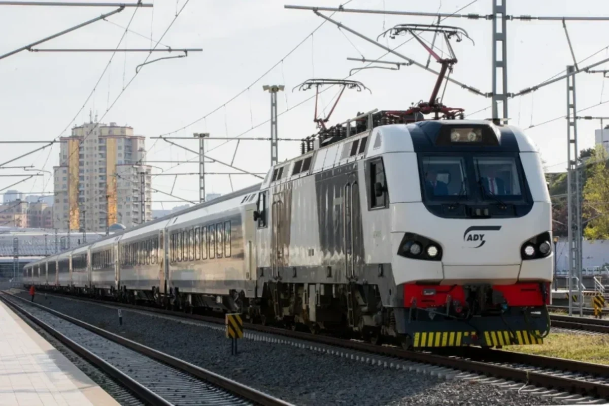 Dəmiryol infrastrukturunun saxlanması və istifadə qaydaları təsdiqlədi
