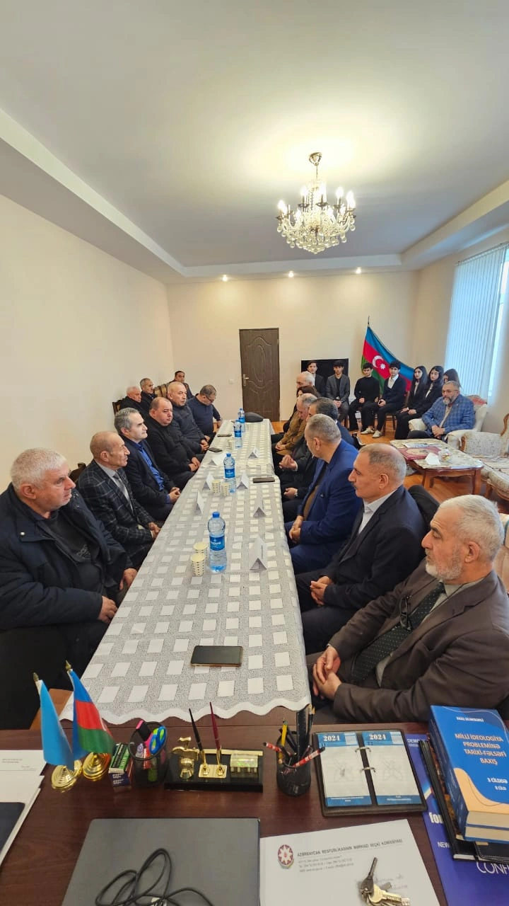 Ədalət Partiyasında “Yeni dünya düzənində Türk dövlətlərinin yeri və rolu” mövzusunda dəyirmi masa keçirildi - FOTOLAR