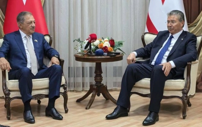 Cavanşir Feyziyev Şimali Kiprdə Ünal Üstellə görüşüb