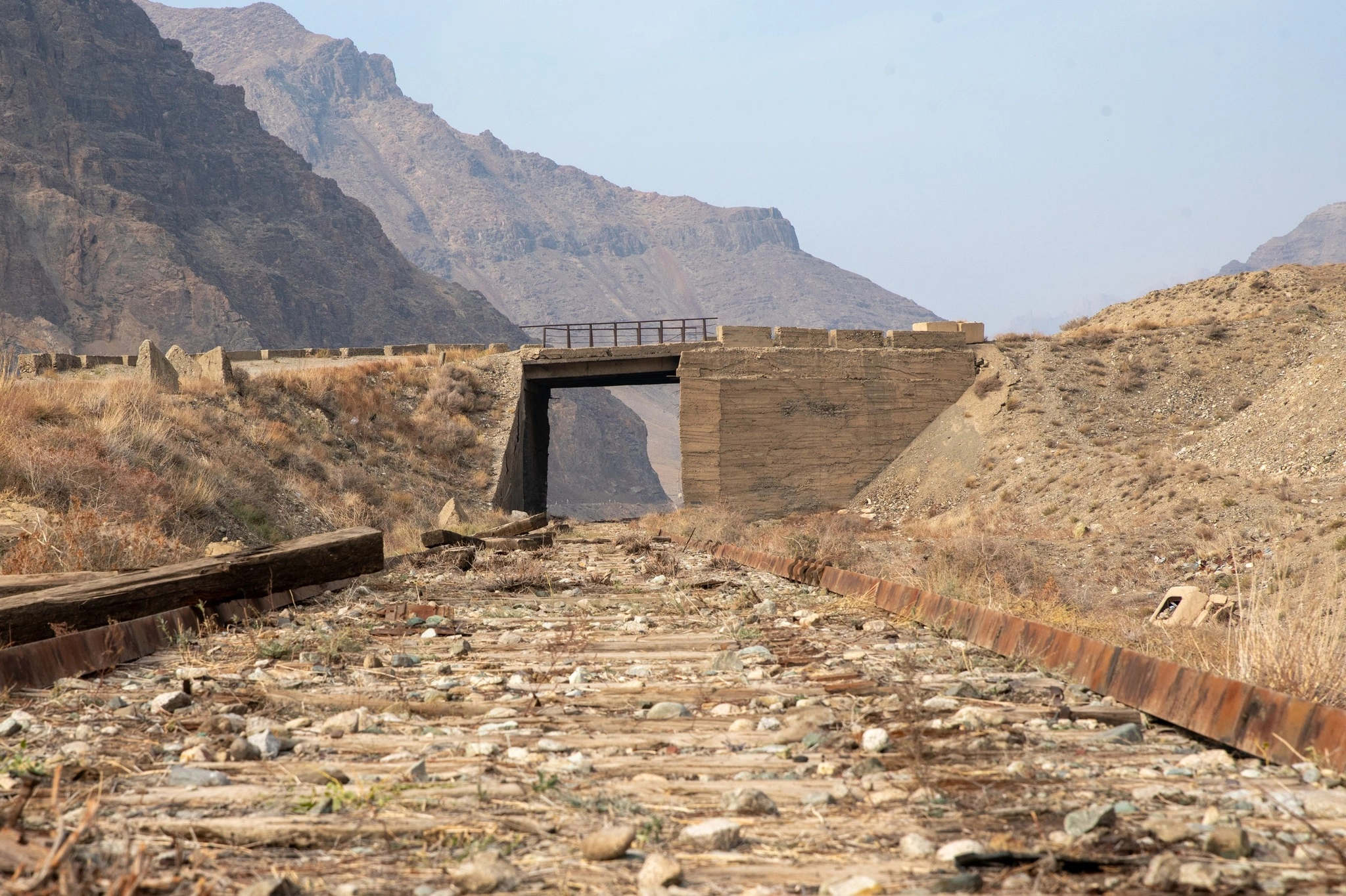 Naxçıvanda dəmir yolu xətti boyunca 10 stansiya yenidən qurulacaq - FOTO