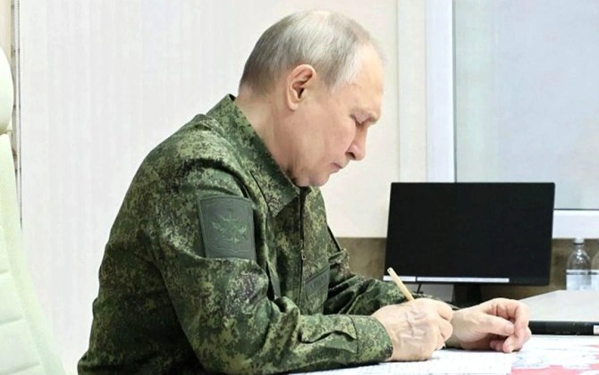 "Putin Ukraynadakı dalandan çıxmaq üçün Avropada müharibəyə hazırlaşır" - "The Wall Street Journal"