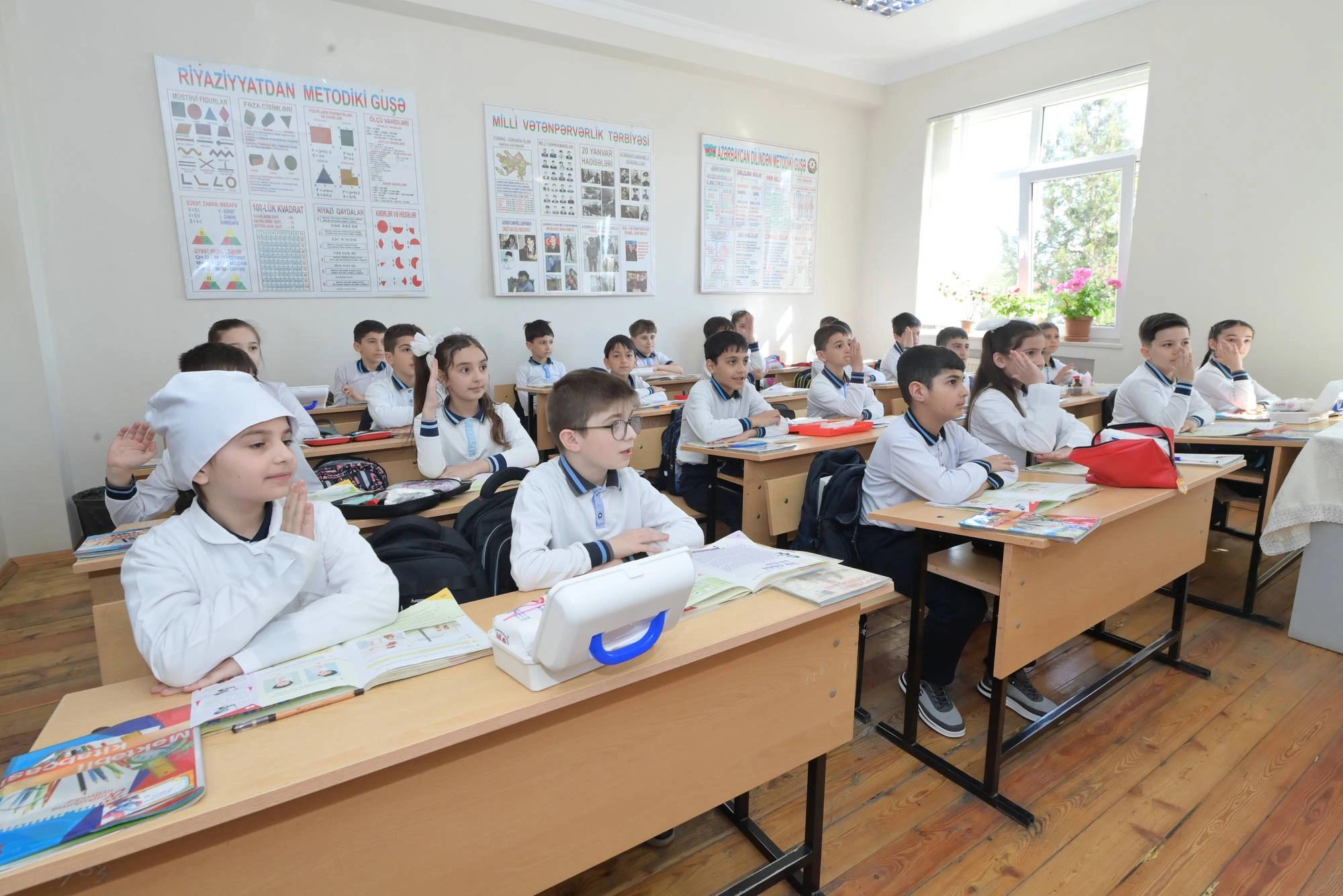 Nazir Qusarda məktəbdə tədris prosesi ilə tanış olub - FOTO