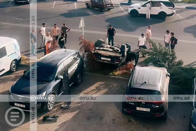 Sumqayıtda “BMW” 3 maşına çırpılıb aşdı - FOTO