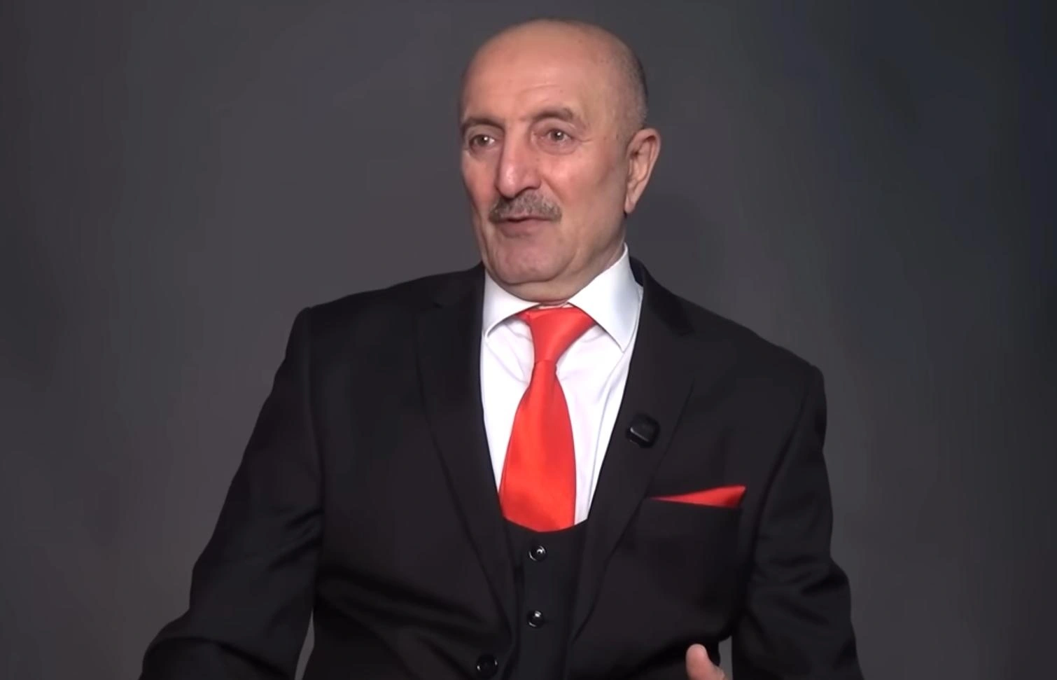 “Qədir Rüstəmovun arxasınca danışırdılar, biriniz “Sona bülbüllər”-i oxumursunuz ki, olan-qalan hörmətiniz də itər” - FOTO+ÖZƏL