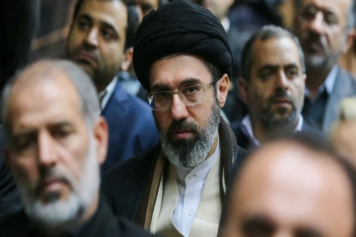Müharibə naziri: Müctəba Xamenei yaralı və əlildir