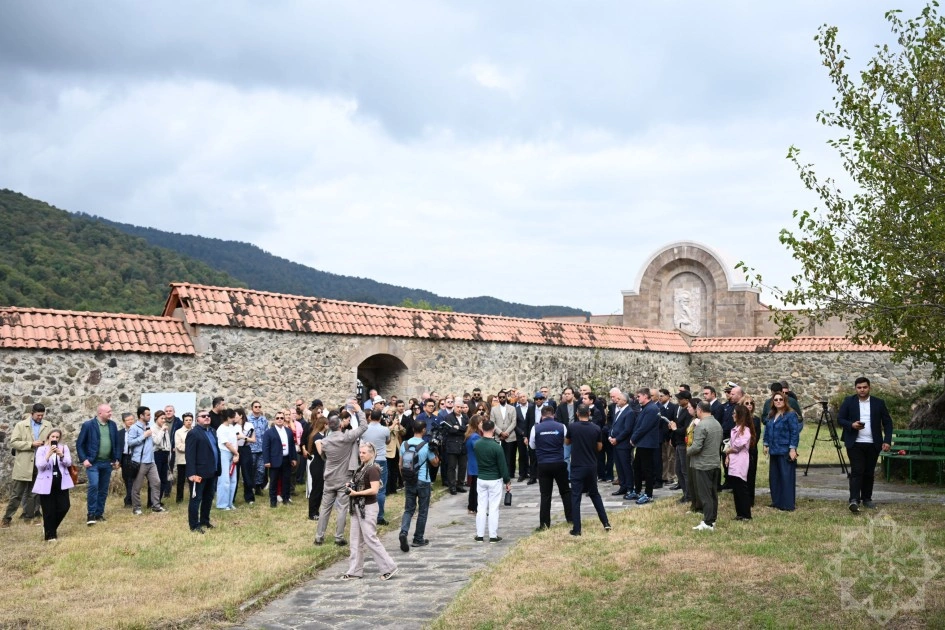 Diplomatlar Gəncəsər monastırında - FOTOLAR