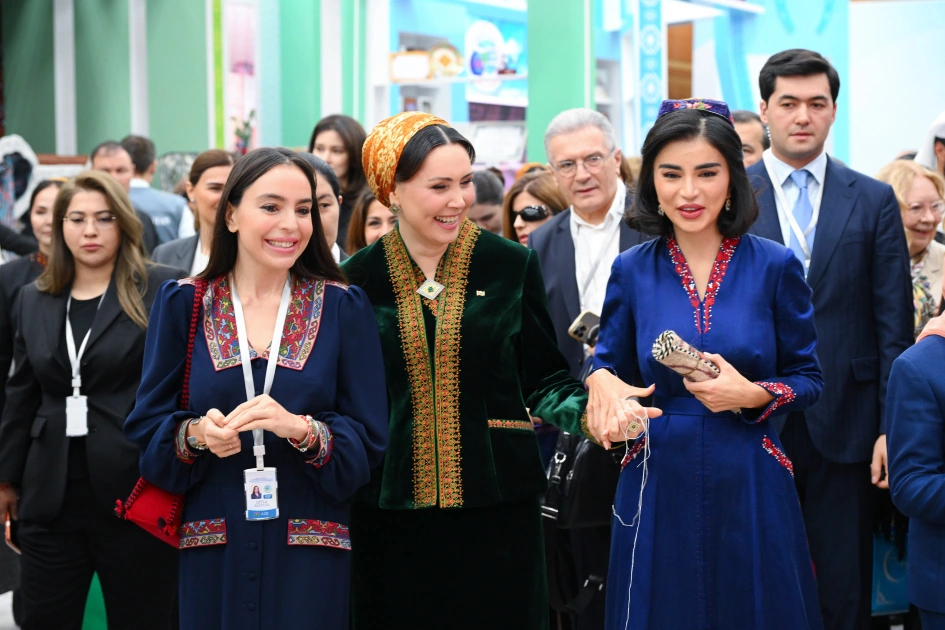 Leyla Əliyeva Türkmənistanda beynəlxalq konfransda iştirak edib - FOTO
