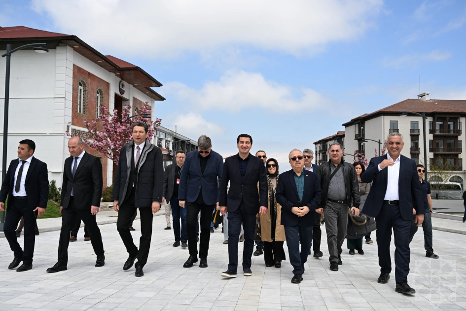 Diplomatik korpusun nümayəndələri Xankəndi Zəfər parkına gediblər - FOTO