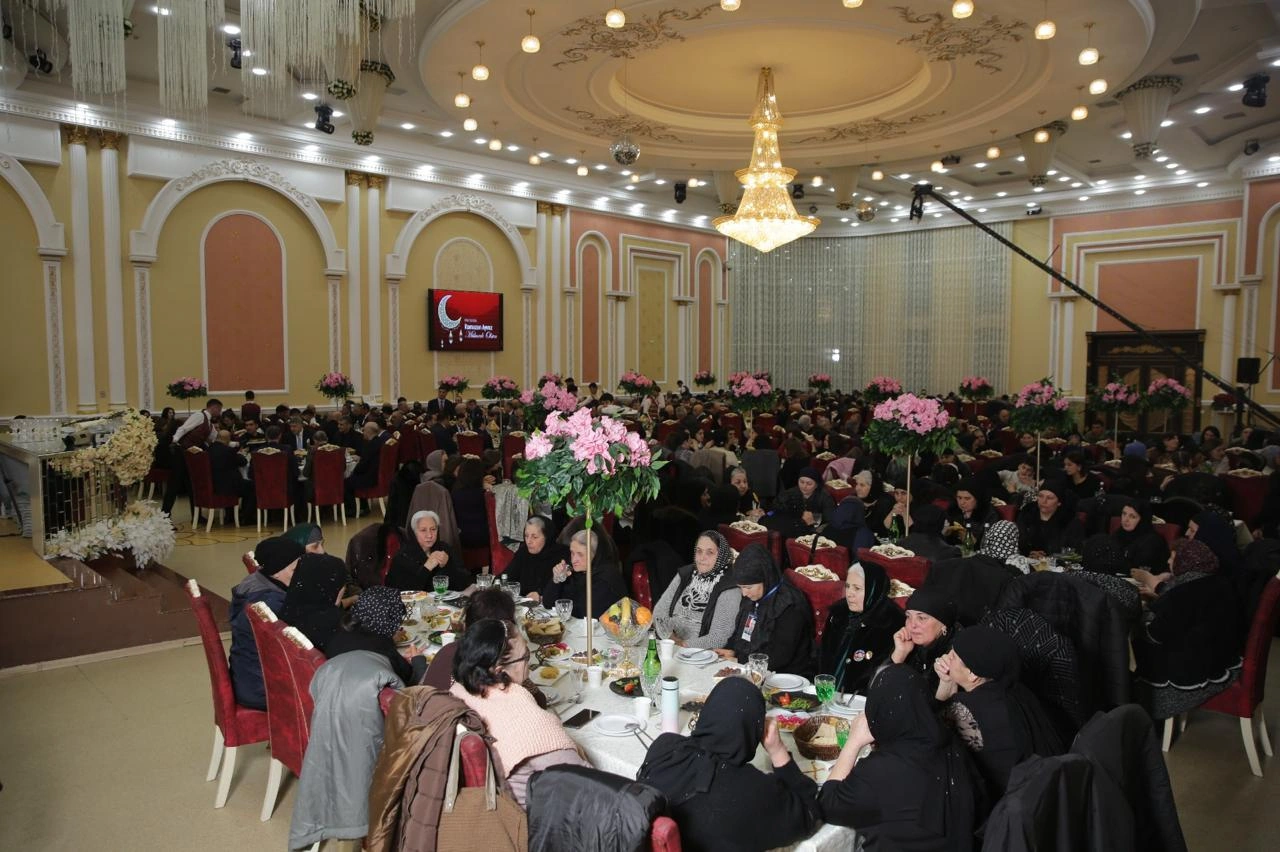 Ağalar Vəliyev iftar mərasimi təşkil etdi - Şəhid, qazi ailələrinə, ağsaqqalara bayram sovqatları göndərdi - FOTO