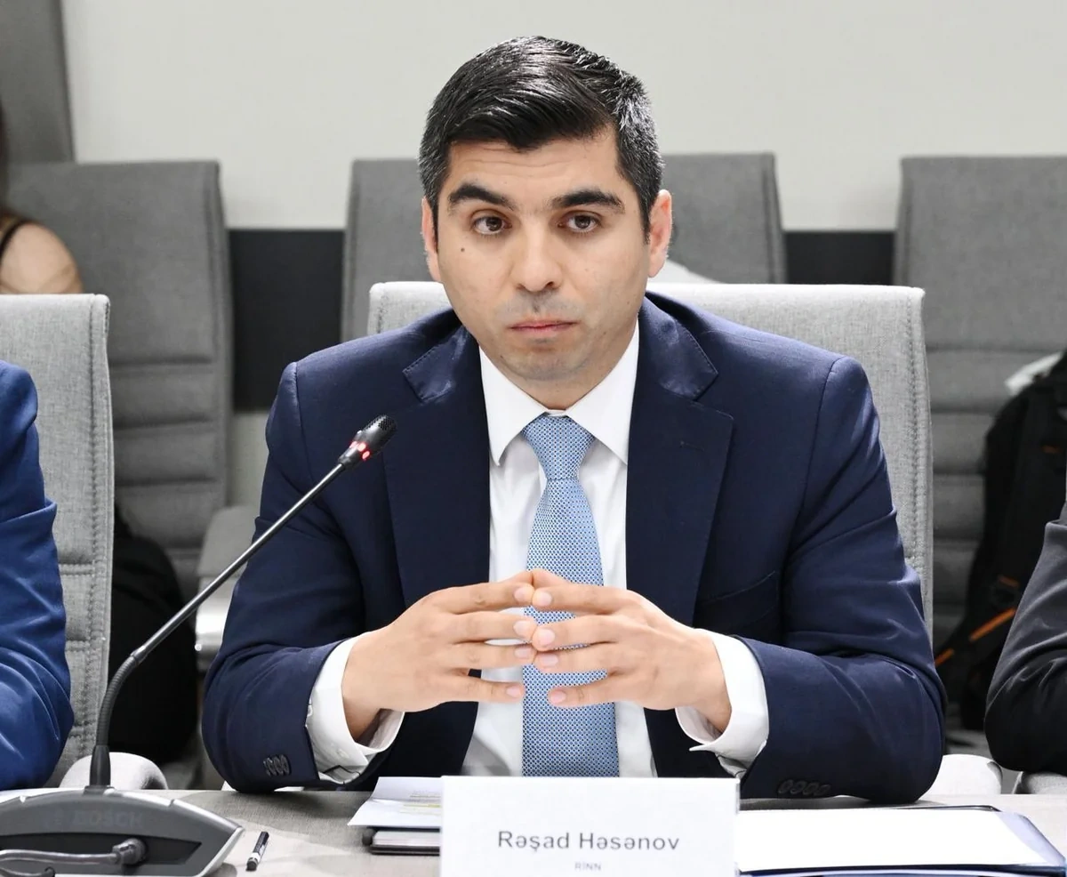 MEDİA-da uşaqların zərərli informasiyadan qorunmasına dair qanun layihəsi müzakirə olundu - FOTO