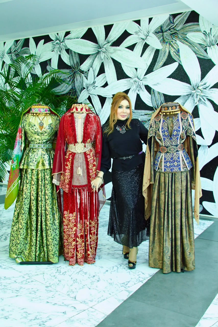 Azərbaycanda qız uşaqlarının ənənəvi baş bağlaması və baş geyimlərinin istifadəsi - modelyer Fəxriyə Xələfovanın təhlilində - FOTO