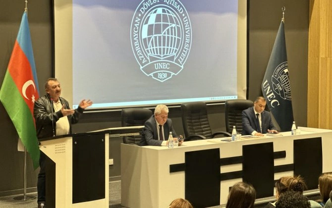 UNEC-də Muxtar İmanov və Rüstəm Behrudi ilə görüş keçirilib - FOTOLAR