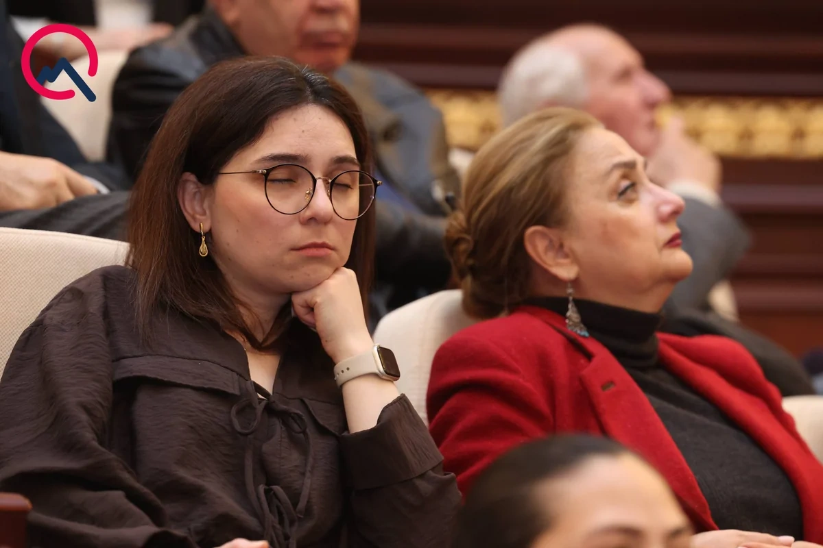 AMEA-da "gərgin" iclas: "Yatmışları razı deyiləm kimsə oyatsın..." - FOTOREPORTAJ