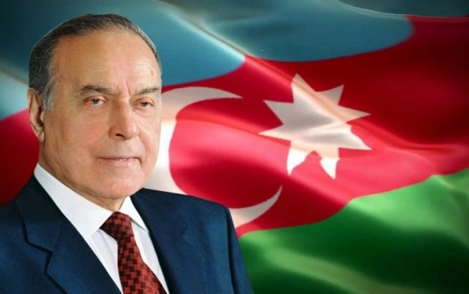 Ürəklərə köçən dahi - Rəşad Mahmudovun yazısı