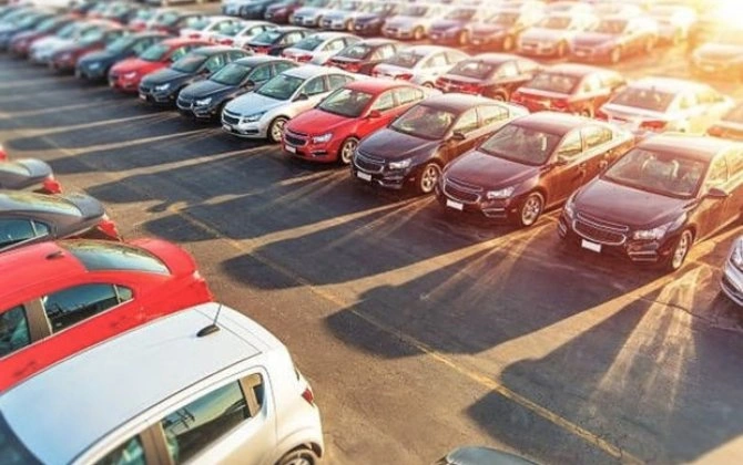 Avtomobil bazarında gözlənilməz dönüş: Maşınlar təcili satılır, qiymətlər enir