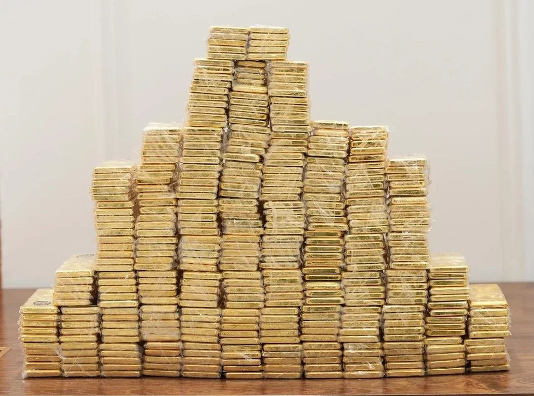 İraqda korrupsiya işi üzrə 400 kq qızıl və 175 milyon dollar müsadirə edildi