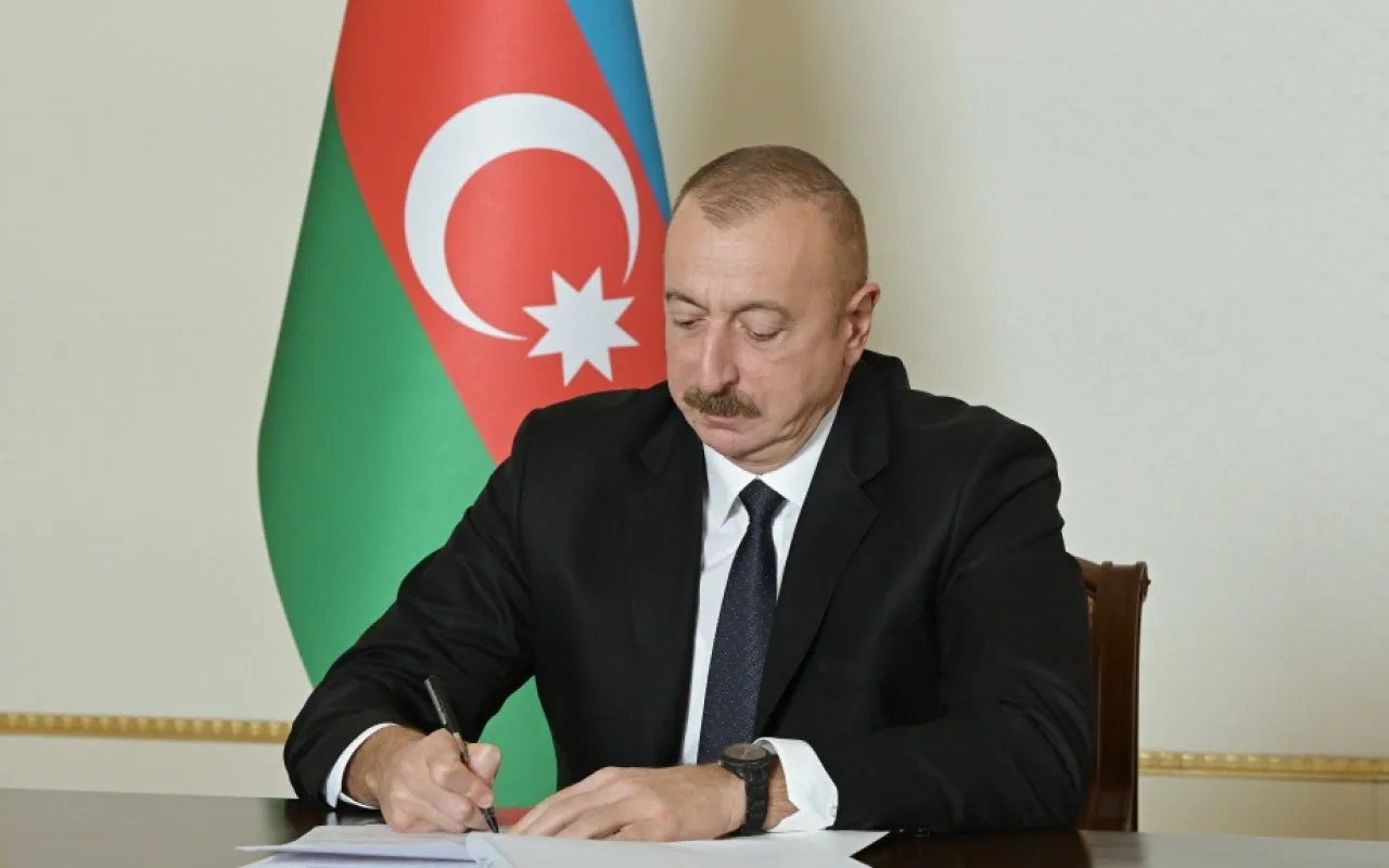 İlham Əliyev Fələstinlə imzalanmış sənədi təsdiqlədi