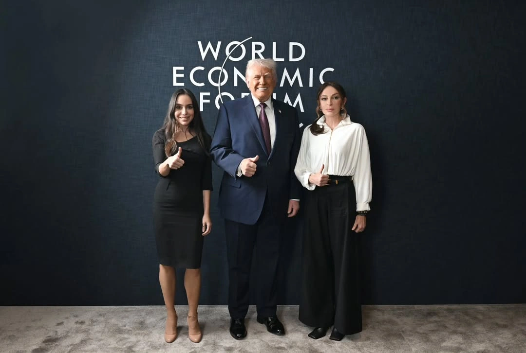 Prezident ailəsinin Trampla fotoları