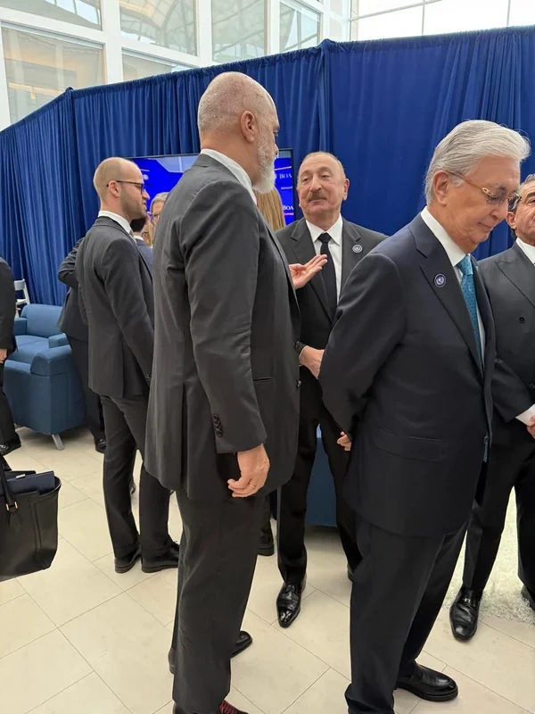 İlham Əliyev Vaşinqtonda bir sıra ölkələrin liderləri və məşhur şəxslərlə görüşüb - FOTO