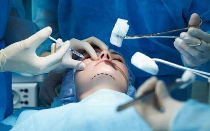 Qanunsuz plastik əməliyyat edən iki həkim cəzalandırıldı