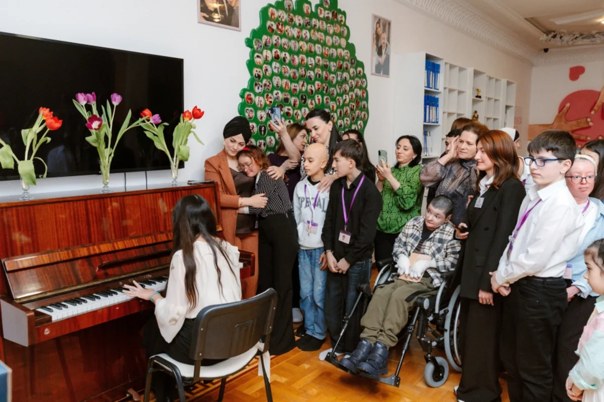 Leyla Əliyeva, Arzu Əliyeva və Alyona Əliyeva "Yaşama Dəstək" Mərkəzində olublar - FOTO