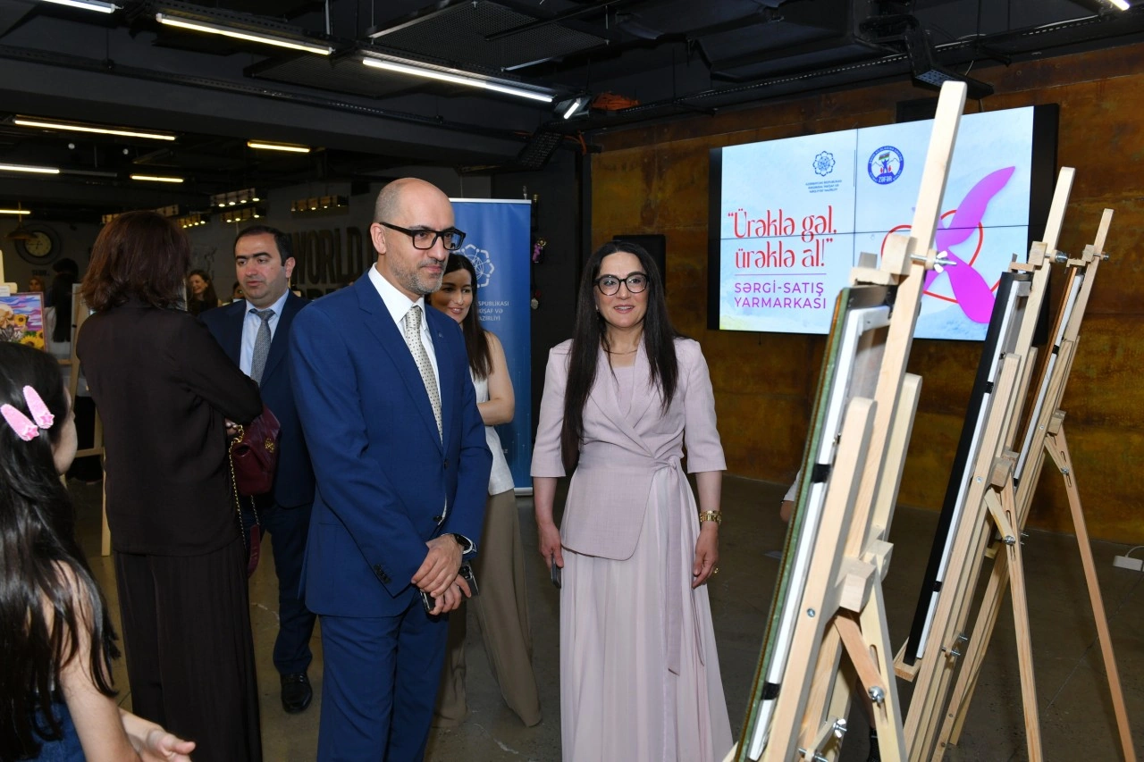 RİNN şəhid ailələrinin əl işlərinin V sərgi-satış yarmarkasını keçirib - FOTOLAR
