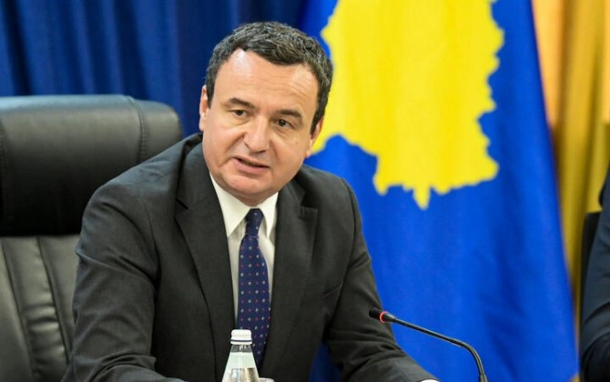 Kosovonun Baş naziri parlamentdə yumurta atəşinə tutuldu