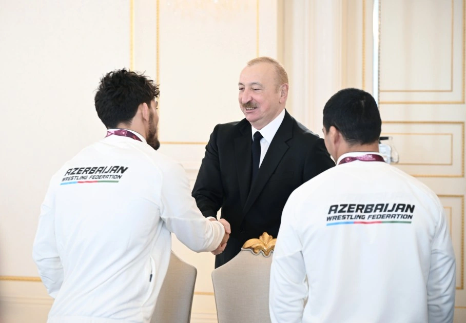 Prezident çempion olan güləşçiləri qəbul etdi - YENİLƏNİB + FOTOLAR