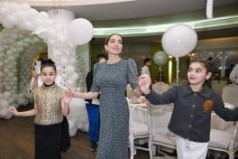 Leyla Əliyeva, Arzu Əliyeva və Alena Əliyeva xüsusi qayğıya ehtiyacı olan uşaqlar üçün təşkil olunan bayram şənliyində iştirak ediblər - FOTO