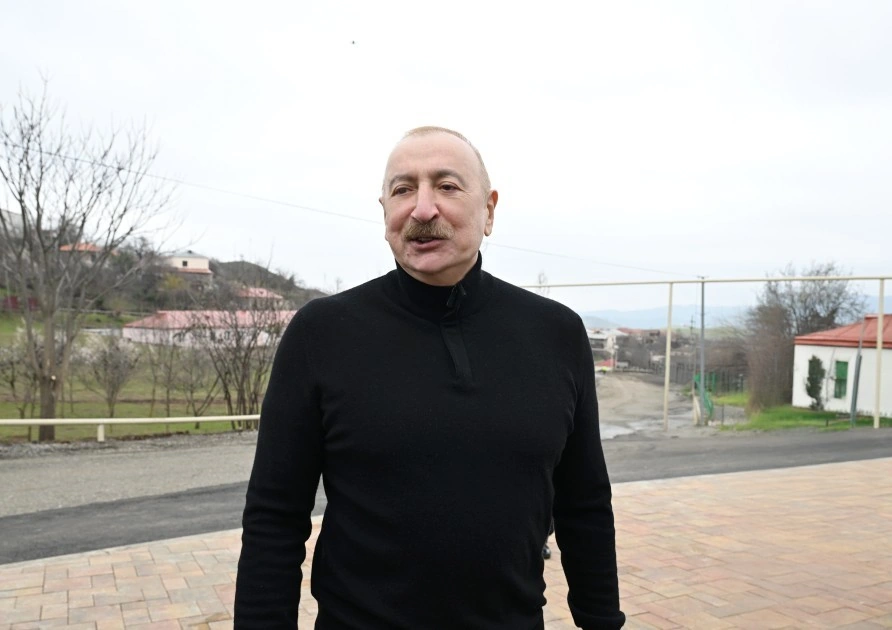 Prezident Xocavəndin Xanoba kəndində fərdi evlərin və infrastrukturun bərpa işləri ilə tanış olub - FOTO - YENİLƏNİB