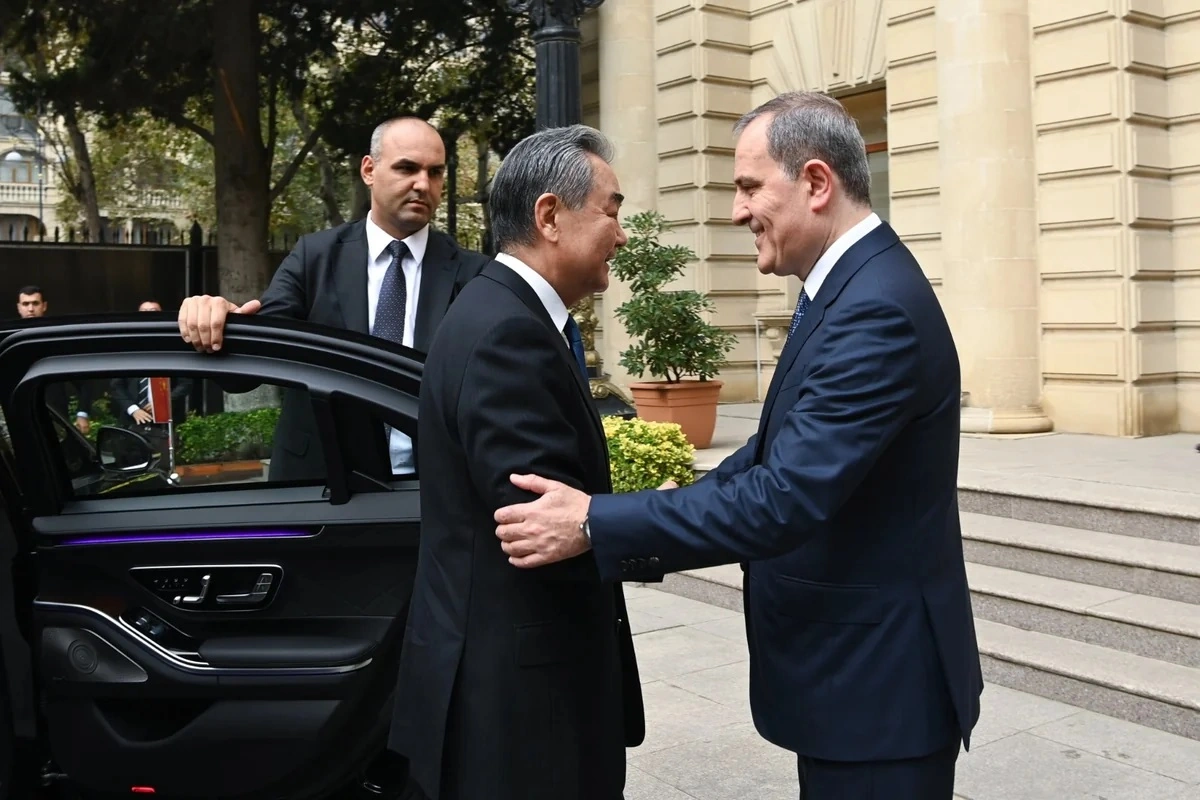 Ceyhun Bayramov çinli həmkarı ilə regional təhlükəsizliyi müzakirə etdi - YENİLƏNİB