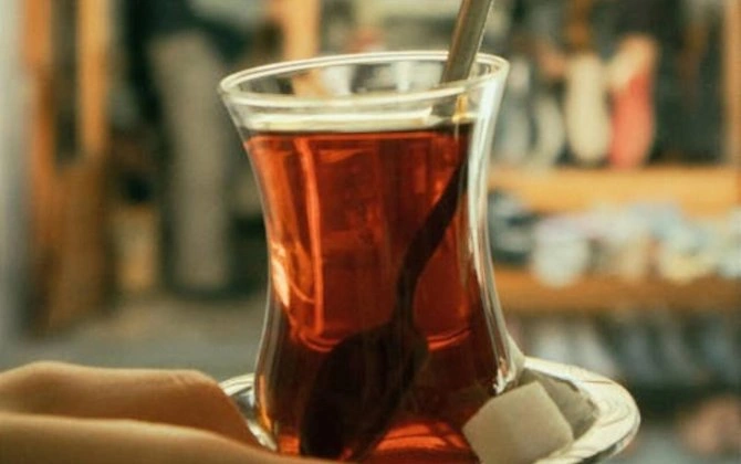 Bu çayları əsla almayın: Bir fincan çayda 15 plastik parça