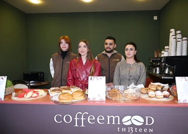 Alyona Əliyeva Novruz yarmarkasını ziyarət edib