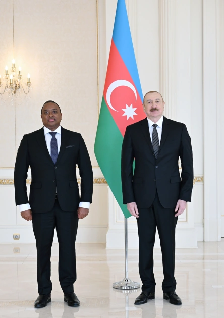 İlham Əliyev Esvatininin Azərbaycanda yeni təyin olunmuş səfirini qəbul etdi - YENİLƏNİB + FOTO