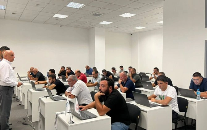 İmtahandan keçən taksi sürücüləri şəhadətnamələrini sabahdan etibarən ala bilərlər