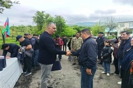 Növbəti köç karvanı Qırmızı Bazar qəsəbəsinə çatıb, açarlar təqdim edilib - FOTO
