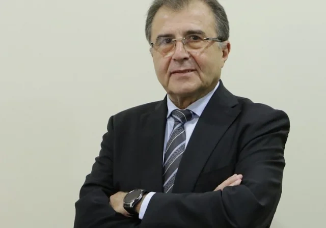 "İnsanları işlədirlər, pulunu vermirlər" - Kitab sektorunda qalmaqallı İDDİALAR