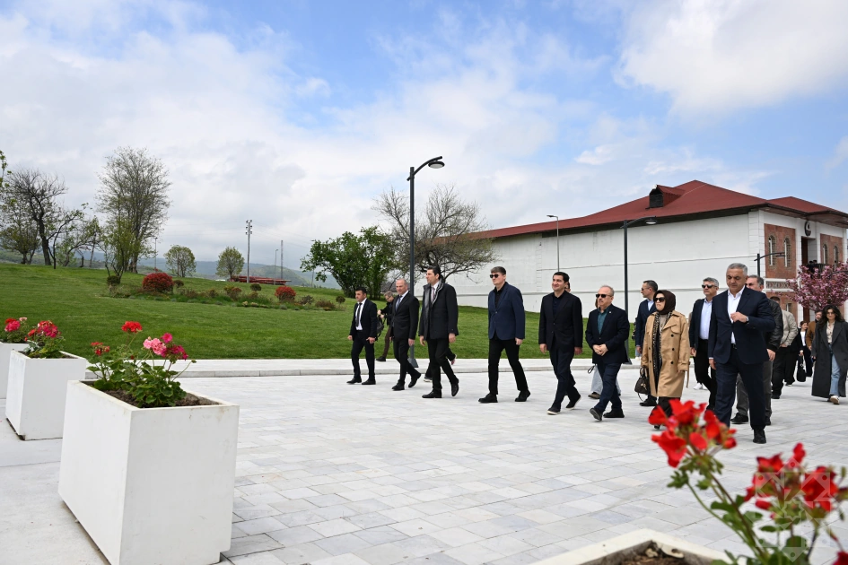 Diplomatik korpusun nümayəndələri Xankəndi Zəfər parkına gediblər - FOTO