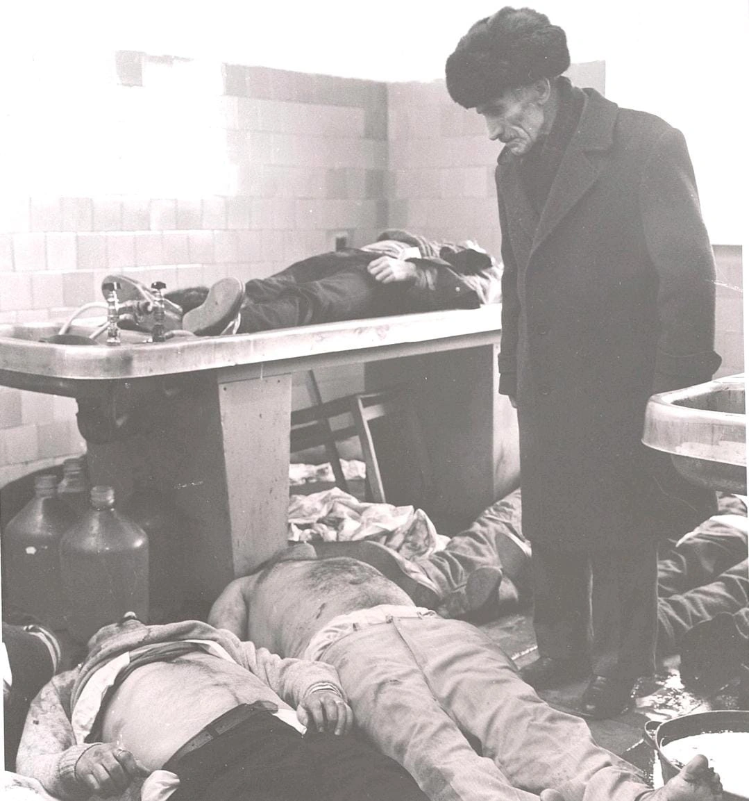 Qanlı köynək, güllə ilə deşilmiş gödəkdə, Larisanın tabutu-20 yanvar şəhidlərinin əşyalarının qorunduğu muzeydən FOTOREPORTAJ