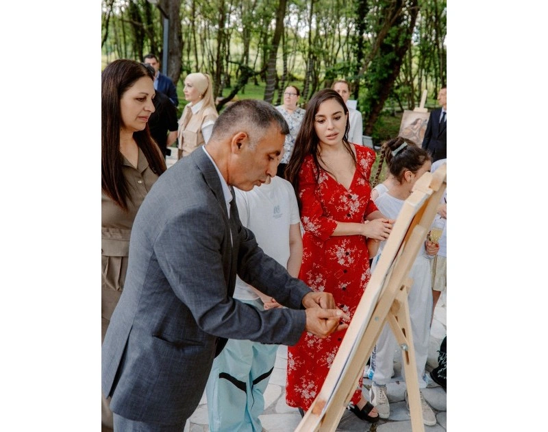 Leyla Əliyeva Qəbələdə fərdi sərginin açılışında və ağacəkmə aksiyasında iştirak edib - FOTO