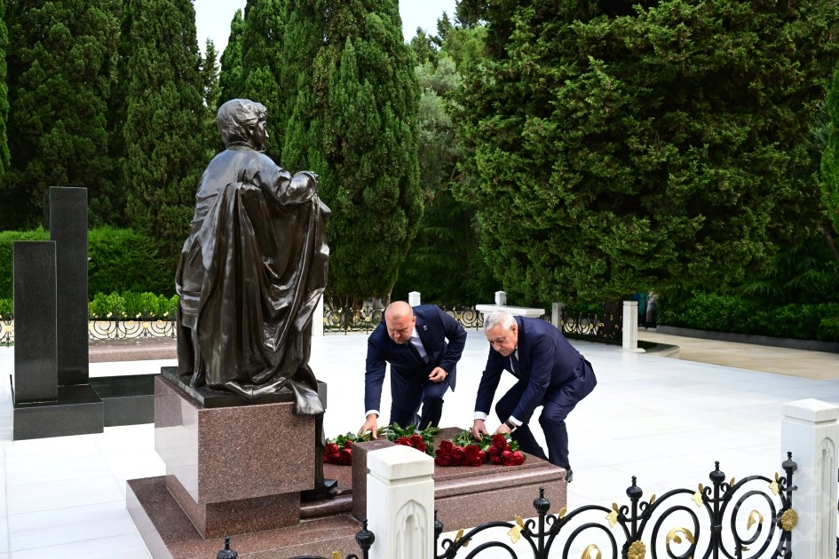 Həştərxan vilayətinin vitse-qubernatoru Fəxri xiyabanı ziyarət etdi - FOTOLAR