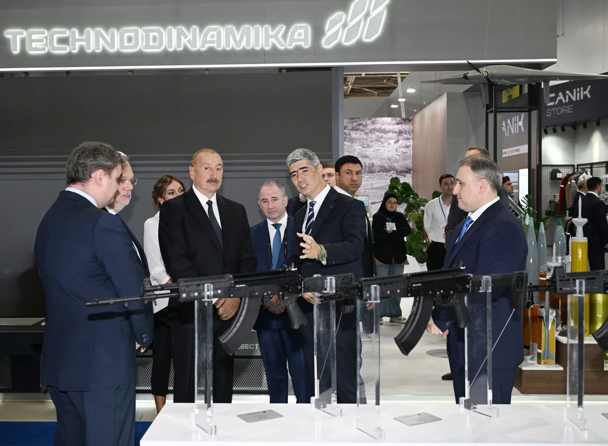 Prezident və xanımı sərgilərlə tanış oldu - FOTOLAR - YENİLƏNİB