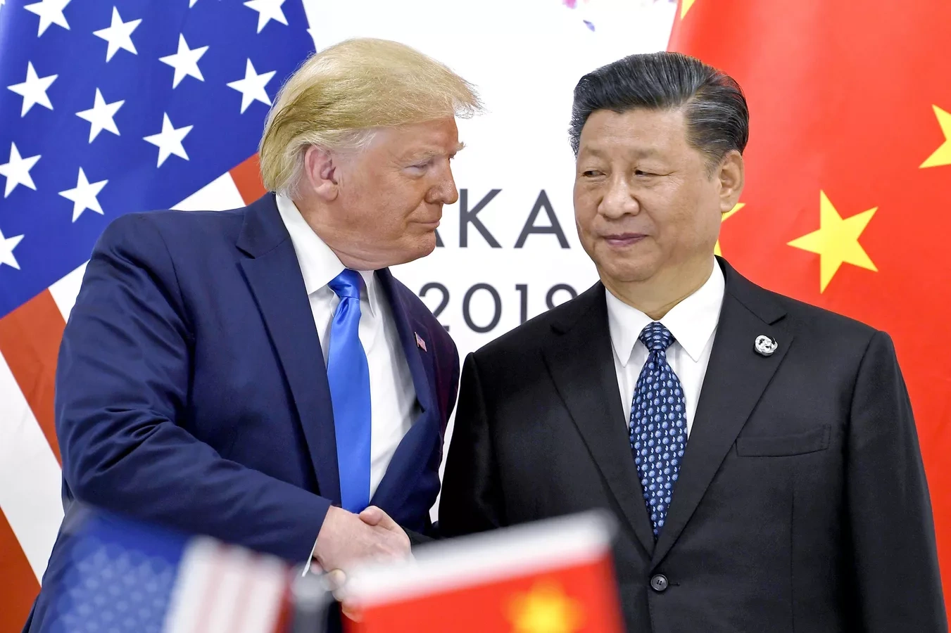"Çin səfəri öncəsi Trampın əlində kozır qalmayıb" - "Yahoo News Japan"