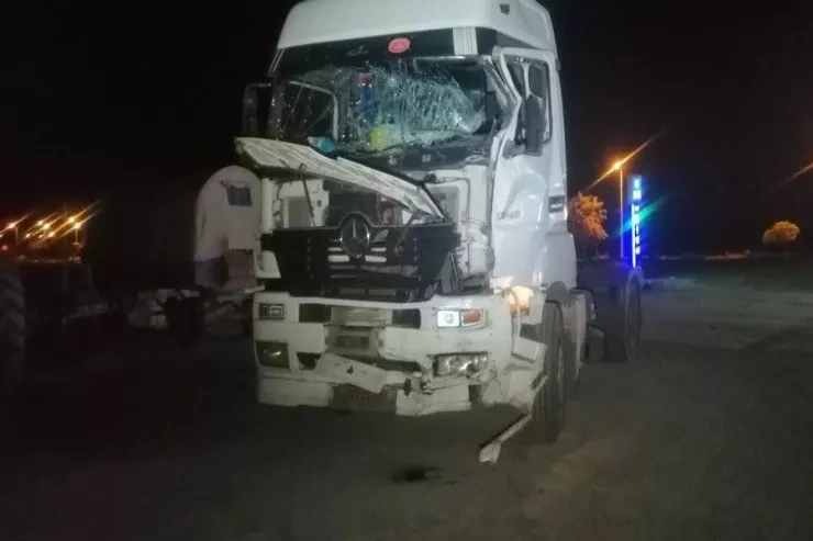Qazaxda TIR qəza etdi, sürücü ağır yaralandı