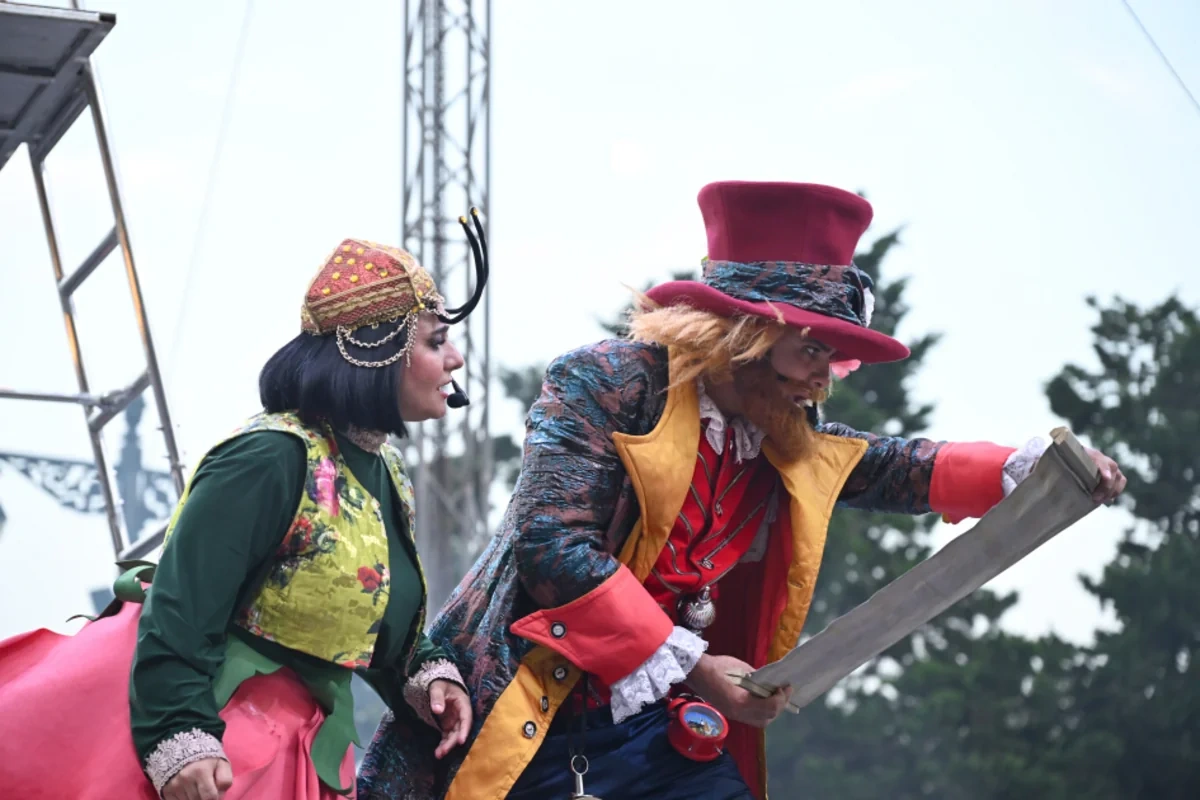 Leyla və Arzu Əliyevalar "CandyFest" yay festivalını ziyarət edib, "Sehrli mirvari" su sirki şousunu izləyiblər - FOTO