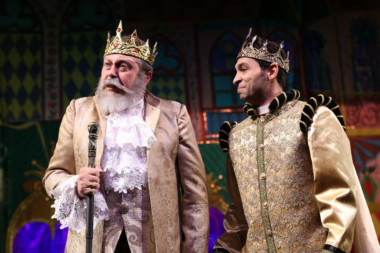 Gənc Tamaşaçılar Teatrında “Büllur başmaq” tamaşasının premyerası baş tutub - FOTO